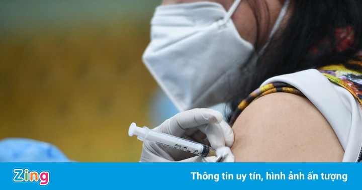 Ba nhóm người phải trì hoãn tiêm vaccine Covid-19