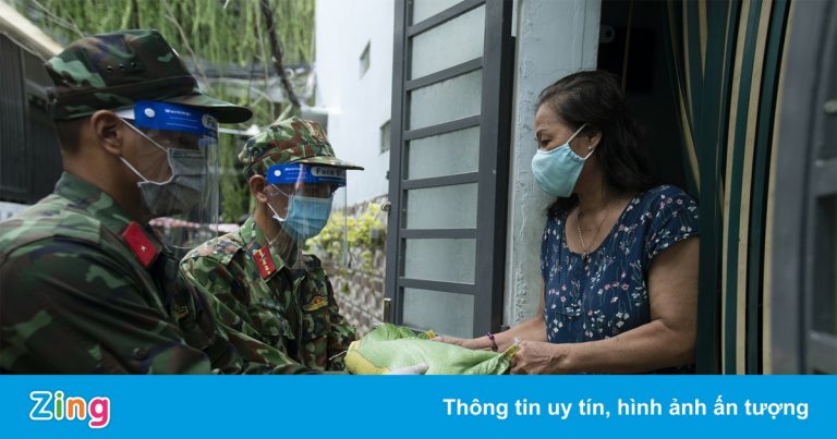 Thủ tướng: Không để người dân ở nơi giãn cách thiếu ăn, thiếu mặc