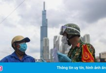 Đường phố TP.HCM trong ngày đầu siết chặt giãn cách