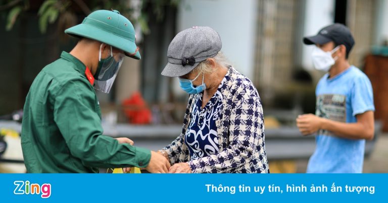 Gần 140.000 hộ dân ở TP.HCM đăng ký ‘đi chợ hộ’ trong 2 ngày