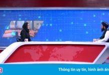 Phát ngôn viên Taliban lần đầu lên sóng truyền hình với nhà báo nữ