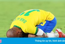 Dani Alves đổ gục xuống sân sau khi giành HCV Olympic