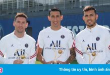 PSG trao danh hiệu cho Messi và đồng đội trên sân tập