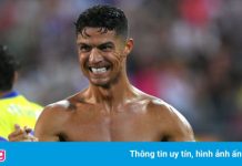 Ronaldo cởi áo ăn mừng nhưng bị tước bàn thắng