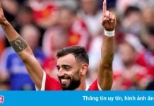 Man United biến hóa khó lường trước Leeds