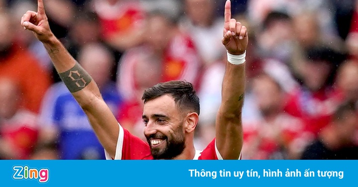 Man United biến hóa khó lường trước Leeds