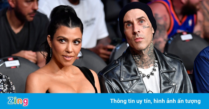 Travis Barker lần đầu đi máy bay sau 13 năm