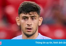 Cầu thủ trẻ nhất ra mắt Barca sau 17 năm