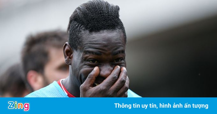 Balotelli được chào đón như người hùng ở CLB mới