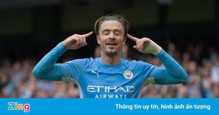 Tân binh 100 triệu bảng của Man City ghi bàn bằng đầu gối Tân binh 100 triệu bảng của Man City ghi bàn bằng đầu gối