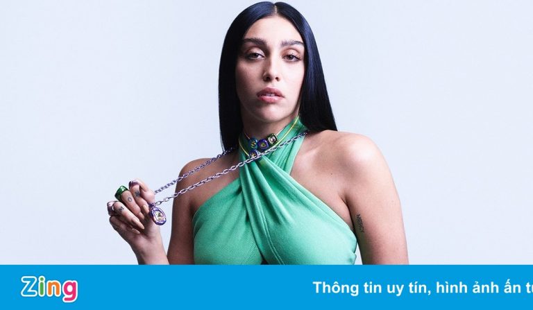 Con gái Madonna làm mẫu cho Swarovski