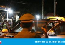 Dùng ôtô chở hàng từ thiện để đưa người rời TP.HCM