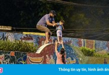 Quận Hoàn Kiếm nói gì việc người dân trèo ra khỏi khu phong tỏa?