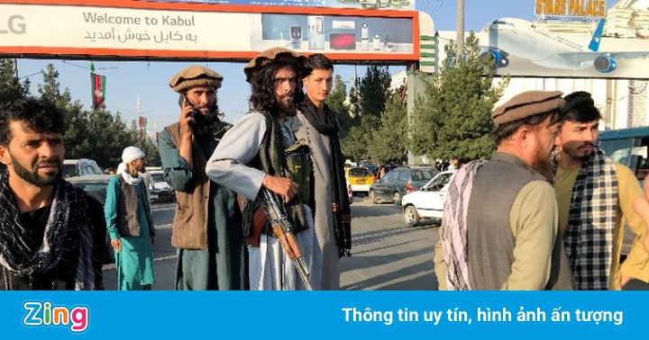 Taliban cho dân xếp hàng để chờ vào sân bay Kabul