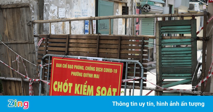 Phong tỏa một khu dân cư tại quận Hà Đông