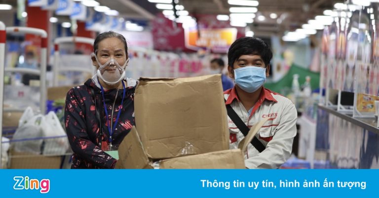 Những khó khăn, bất cập của ‘đi chợ hộ’ ở TP.HCM Những khó khăn, bất cập của ‘đi chợ hộ’ ở TP.HCM