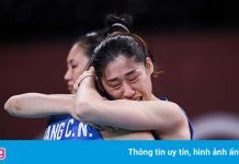 Tuyển thủ bóng chuyền Trung Quốc khóc sau trận đấu chia tay Olympic
