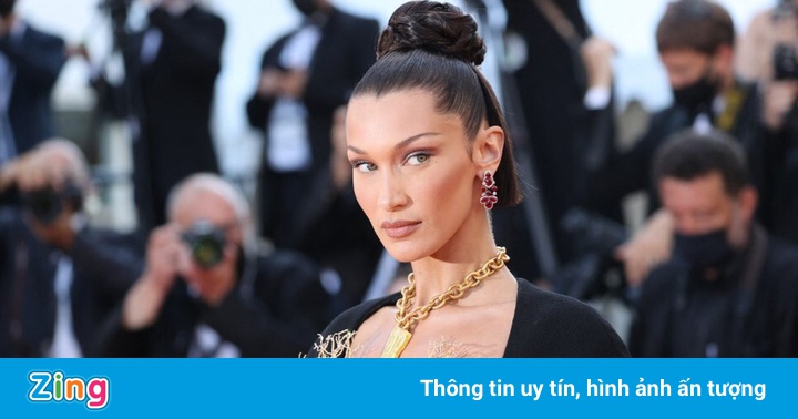 Bella Hadid áp lực vì theo đuổi hình ảnh gợi cảm