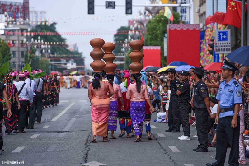 Ngôi làng giữa hai đất nước, biên giới được lát bằng ngọc bích - 14