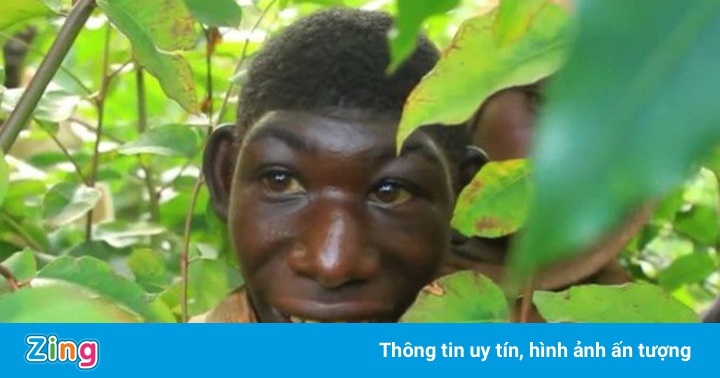 Chàng trai khuyết tật chỉ thích sống trong rừng ở Rwanda