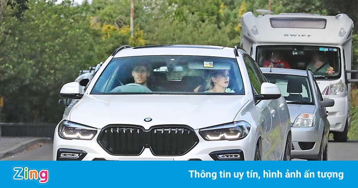 Raphael Varane lái BMW X6 dạo phố Manchester