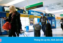Mỹ xem xét ra quy định ‘phải tiêm chủng xong mới được nhập cảnh’