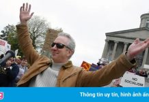 Người sáng tác bài hát chế nhạo vaccine tử vong do Covid-19 ở Mỹ