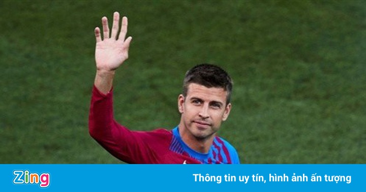 Pique giảm nửa lương vì Barca