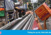 Mua bán, trao đổi hàng qua tấm tôn dài 200 m ở Hà Nội
