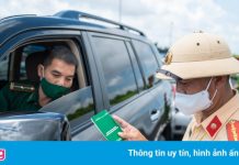 Chưa tiêm 2 mũi vaccine, nhiều người phải quay đầu khi đến Quảng Ninh