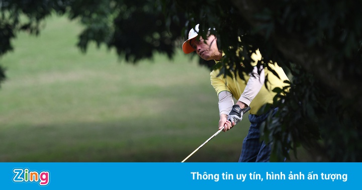 2 lãnh đạo đánh golf khi giãn cách xã hội kết thúc cách ly