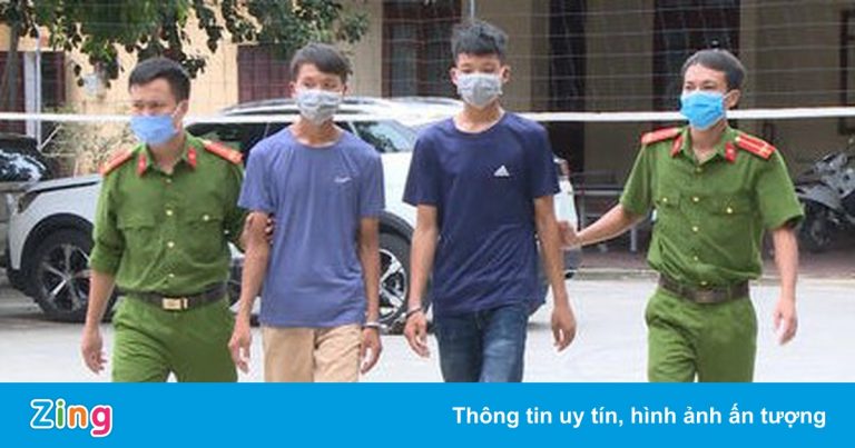 Hai anh em trói bé trai bằng băng dính, đưa đến ngôi nhà hoang Hai anh em trói bé trai bằng băng dính, đưa đến ngôi nhà hoang