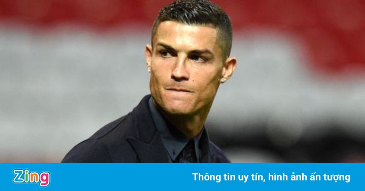 Ronaldo ngồi dự bị ở trận ra quân của Juventus