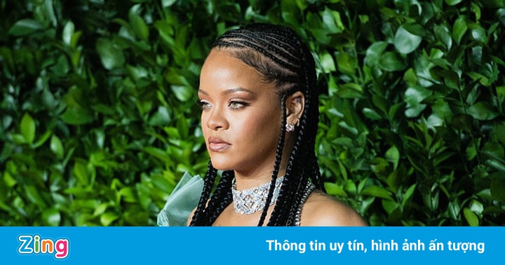 Rihanna trở thành tỷ phú USD