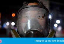 Đeo mặt nạ phòng độc 3M đi tiêm vaccine Covid-19 ở TP.HCM