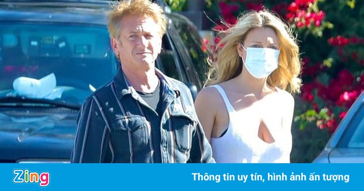 Sean Penn và vợ sau lễ cưới trực tuyến