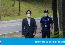 Tổng thống Hàn Quốc hứng chỉ trích vì phó chủ tịch Samsung ra tù sớm