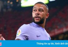 Depay cứu Barca khỏi trận thua