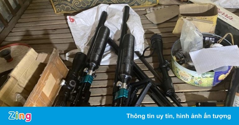 Ngôi nhà chứa nhiều súng và dụng cụ để chế tạo súng trái phép