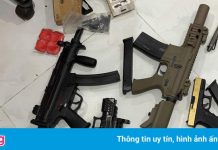 Phát hiện súng, đạn trong nhà người buôn khí cười ở TP.HCM