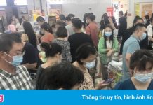 Người dân Vũ Hán đổ xô mua đồ tích trữ
