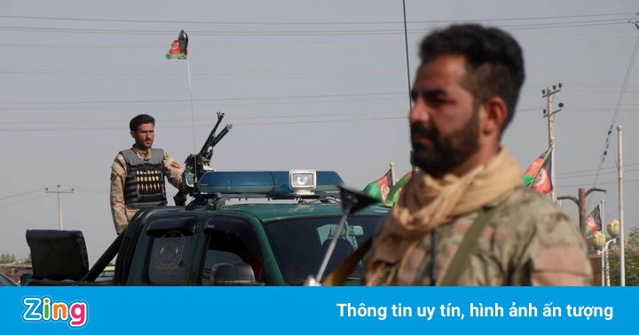 Taliban ồ ạt tiến công, hàng nghìn người Afghanistan bỏ chạy