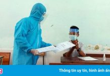 Thí sinh 43 tuổi chạy xe máy 200 km dự thi tốt nghiệp THPT