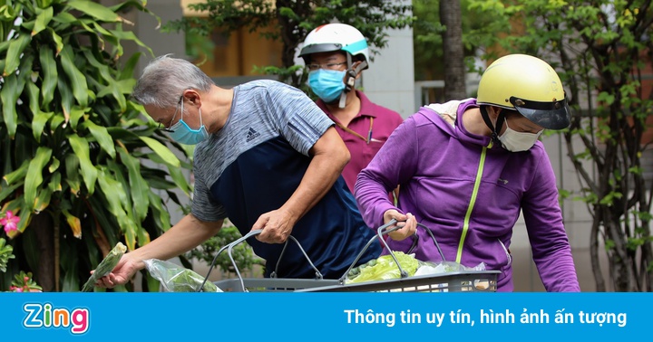 Chung cư ở TP.HCM tìm nguồn mua nhu yếu phẩm cho cư dân 