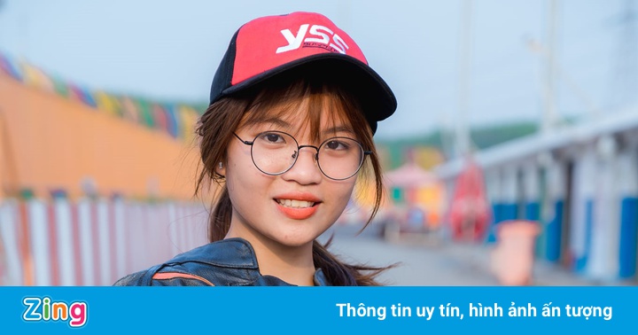 Những bóng hồng làng đua xe làm gì trong mùa dịch?