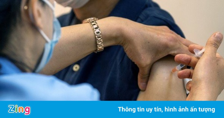 Người đàn ông Hong Kong bị tiêm liền 2 mũi vaccine