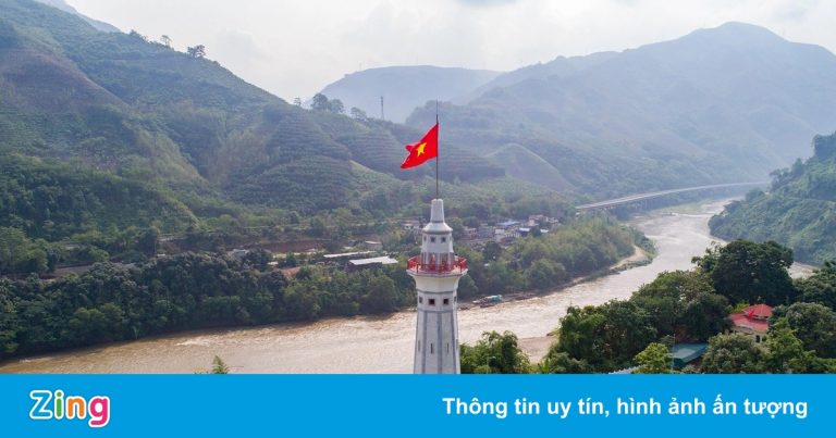 ‘Nơi con sông Hồng chảy vào đất Việt’ nằm ở đâu?