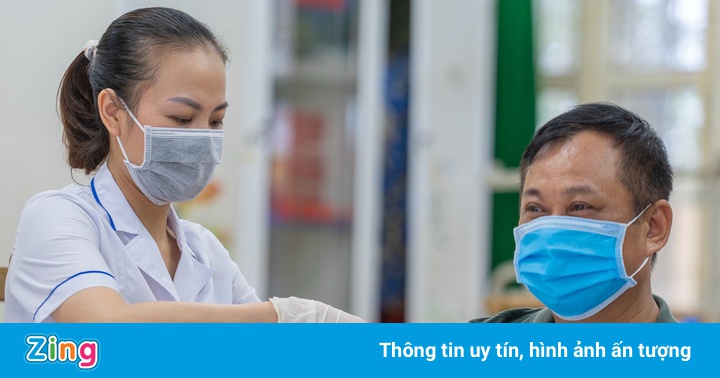 Hơn 6.000 người ở Hạ Long được tiêm vaccine Sinopharm
