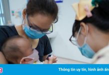 Đưa con đi tiêm phòng, tôi có vi phạm Chỉ thị 16?