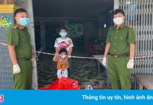 Phân phối lương thực miễn phí tận nhà cho người dân thị trấn Long Hải